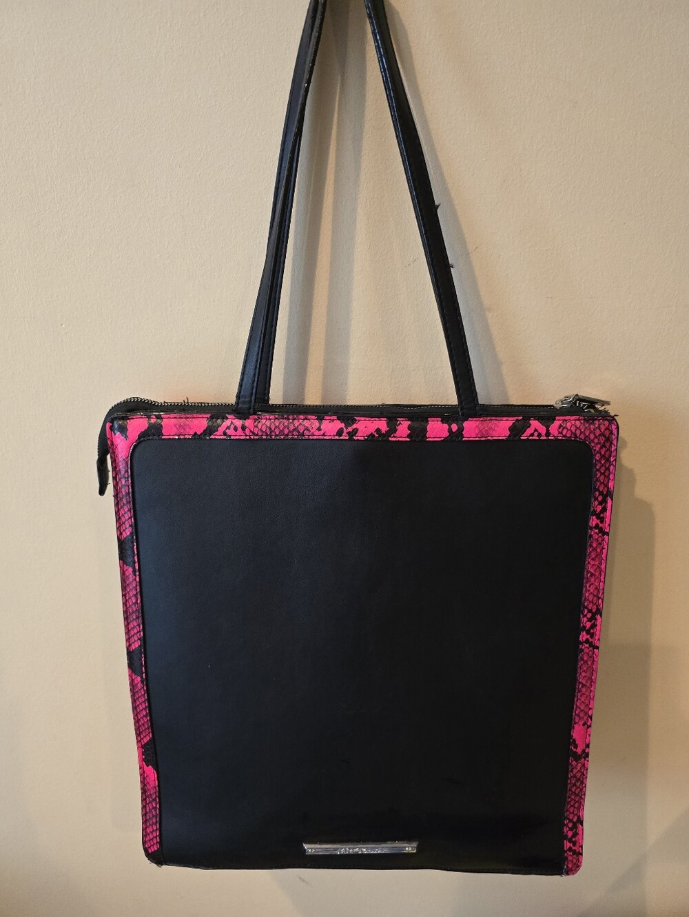 Betsey Johnson Hot Pink Black Snakeskin Large Tote Bag Purse Handbag - Good Cond - Picture 3 of 16
